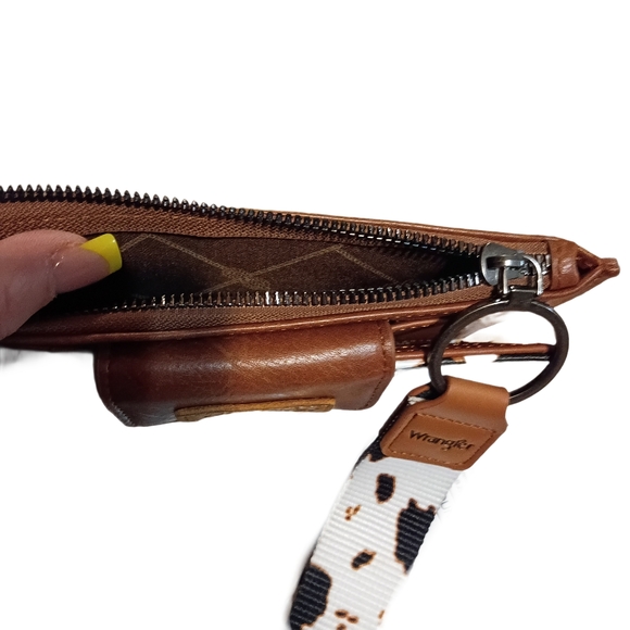Wrangler Brown and White Cow Print Shoulder Bag Set - Picture 7 of 11